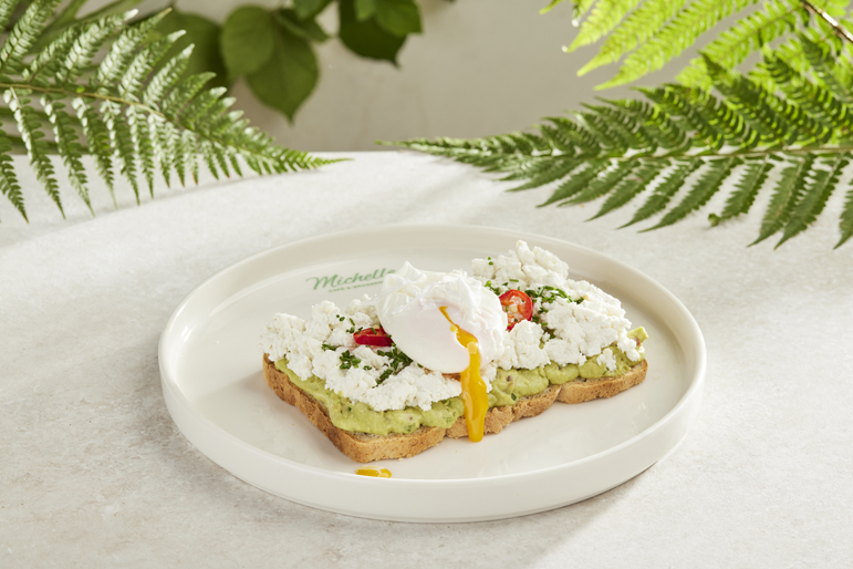 AVOKADO & POŞE YUMURTA TABAĞI 